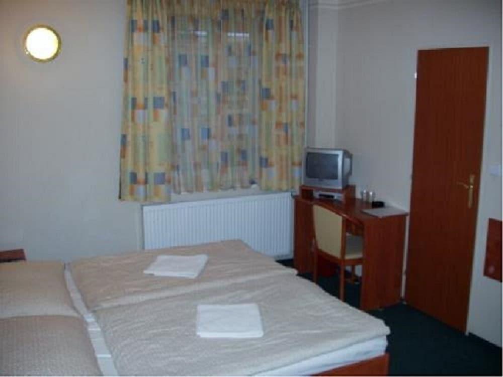 Hotel U Hvezdy Прага Екстериор снимка