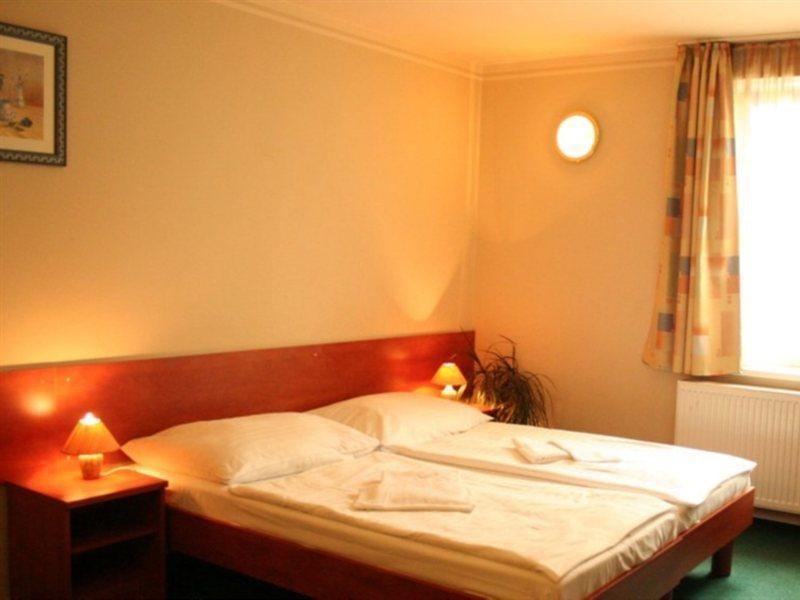 Hotel U Hvezdy Прага Екстериор снимка
